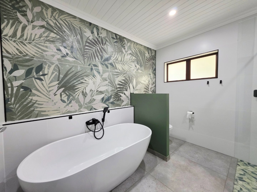 5 Bedroom Property for Sale in Langenhovenpark Free State